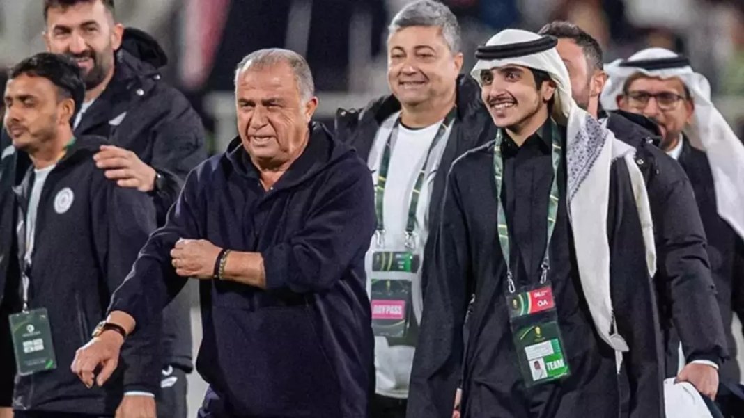 fatih-terim-al-shabab-macinda-gozlerden-kacmayan-hareketiyle-gundemde-1.jpeg