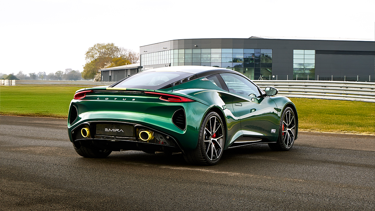 lotus-emira-clark-edition-arka.jpg