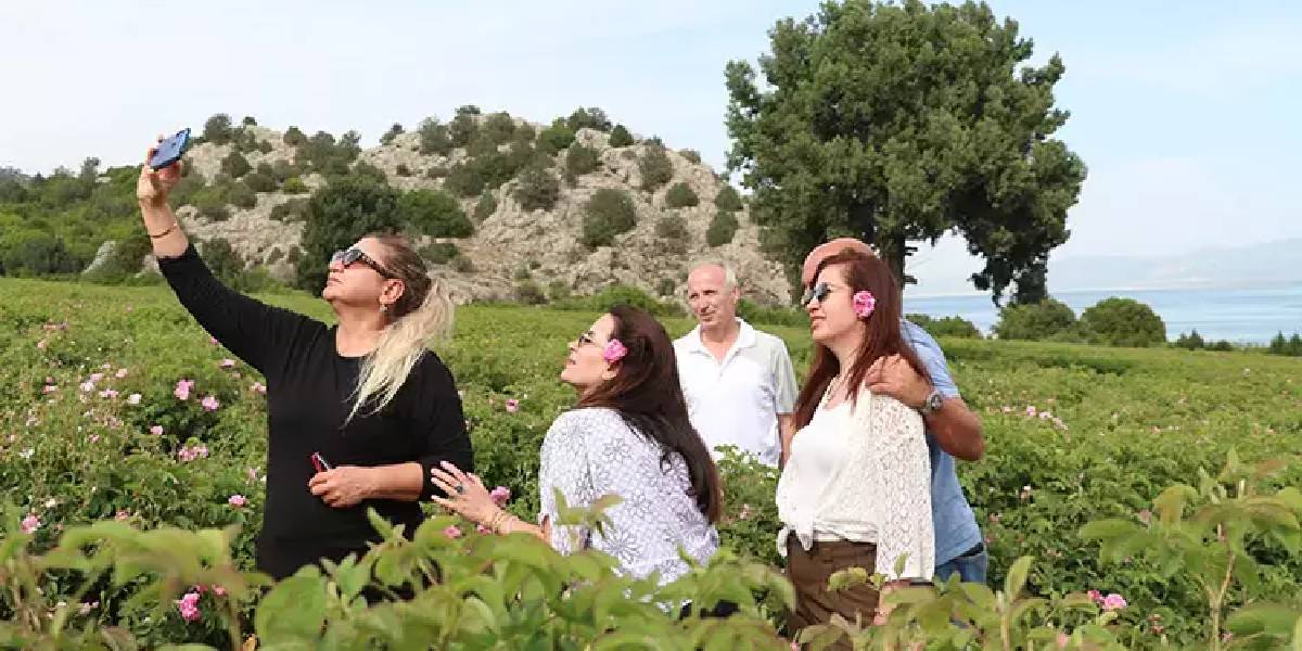 burdurda-gul-hasadina-akin-3