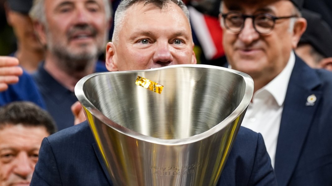 jose-mourinhodan-euroleague-sampiyonu-fenerbahceye-ovgu-dolu-paylasim-1.jpg