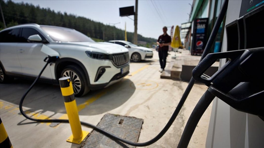 5-yil-sonra-arac-alacaklar-dikkat-elektrikli-arac-donemi-basliyor-talep-simdiden-zirvede-2