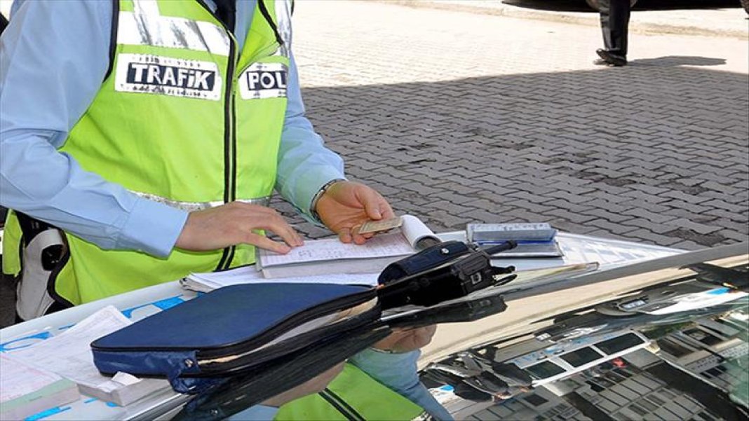 ehliyetiniz-gidebilir-cebiniz-yanabilir-yeni-trafik-cezalari-tbmmden-gecti-1