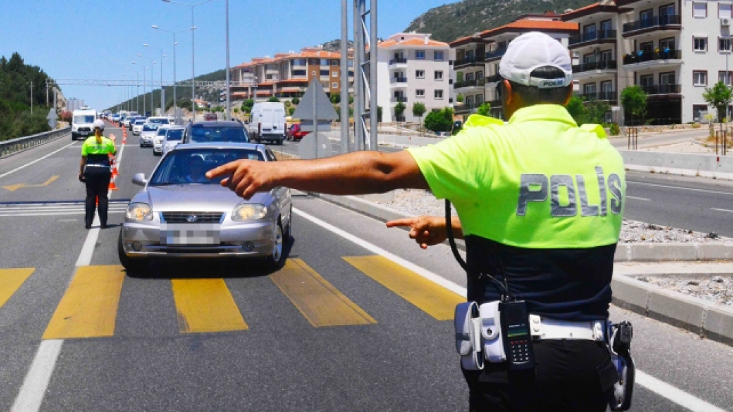ehliyetiniz-gidebilir-cebiniz-yanabilir-yeni-trafik-cezalari-tbmmden-gecti-6