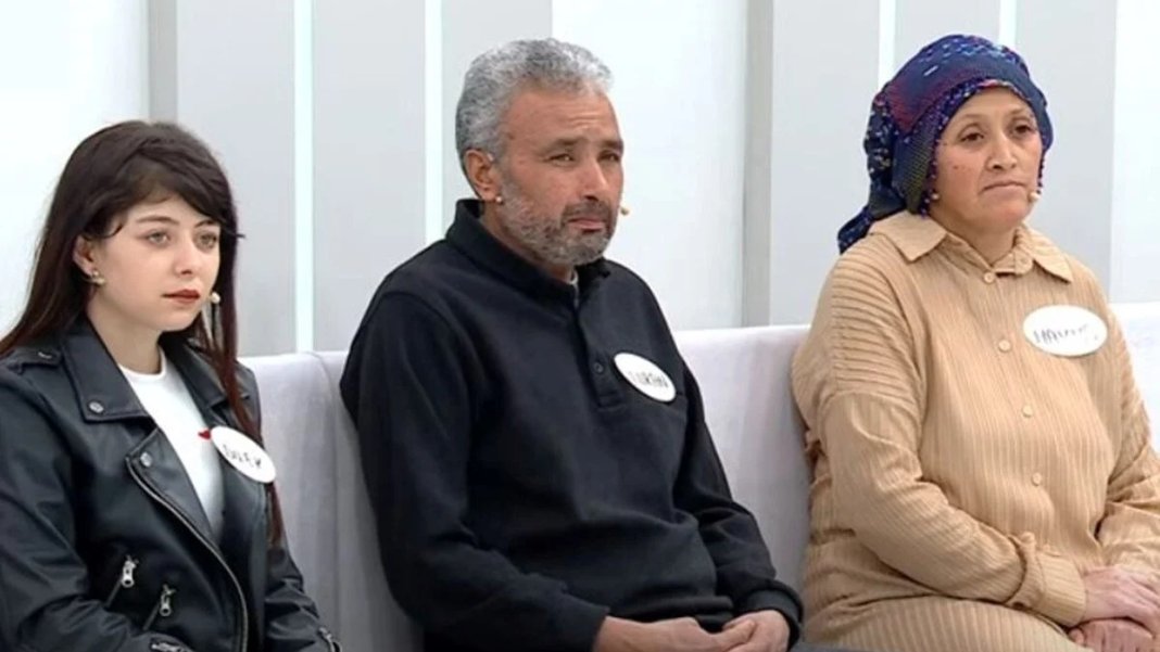 esra-erolda-gundem-olmustu-anne-kizinin-nisanlisiyla-kacti-mahkeme-karari-belli-oldu-3