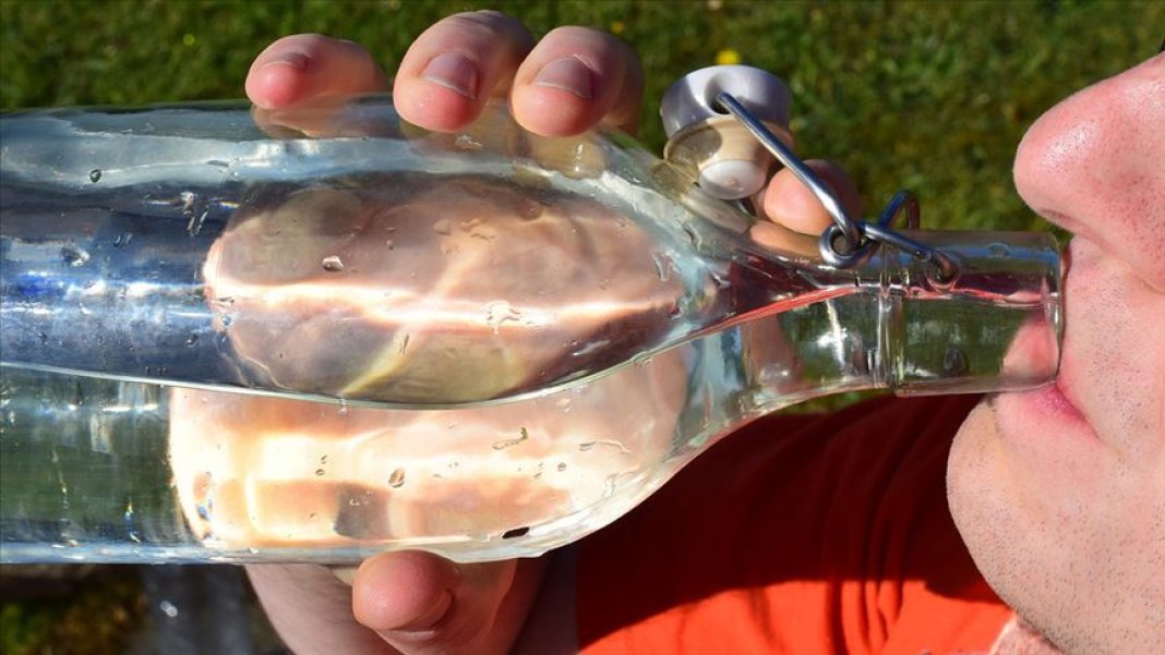 uzman-diyetisyenden-uyari-ekmeksiz-diyet-yapmayin-gunde-en-az-25-litre-su-icin-5