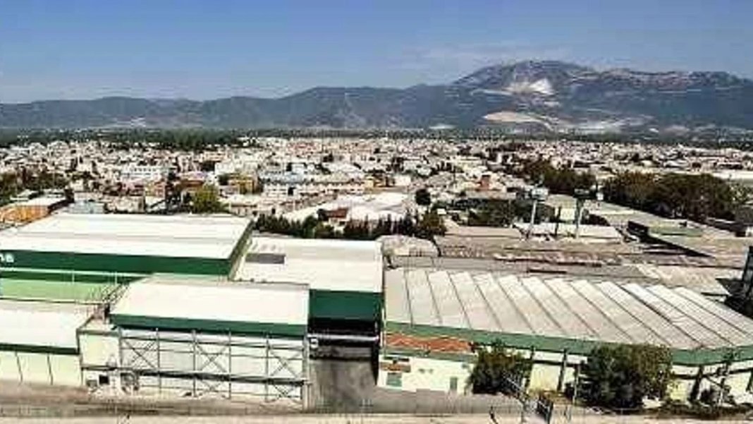 tam-57-yillik-gida-devi-gozumuzun-onunde-batiyor-once-konkordato-ilan-etti-ardindan-iscileri-kapinin-onune-koydu-2