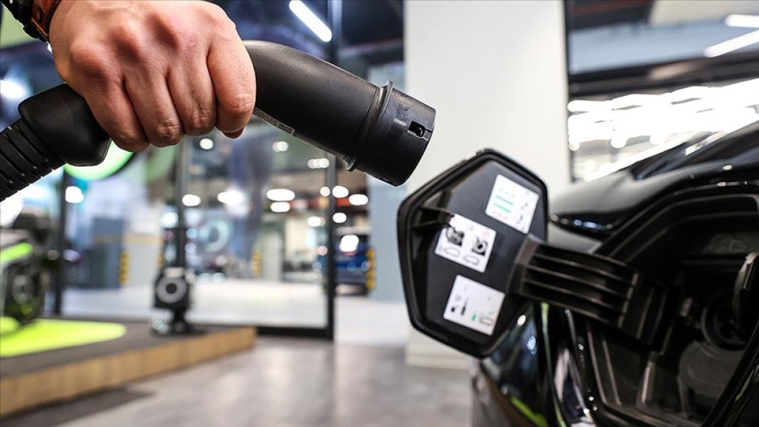 turkiye-yollarinda-yeni-donem-elektrikli-arabalarin-sayisi-soke-etti-icten-yanmalilar-tarih-oluyor-3