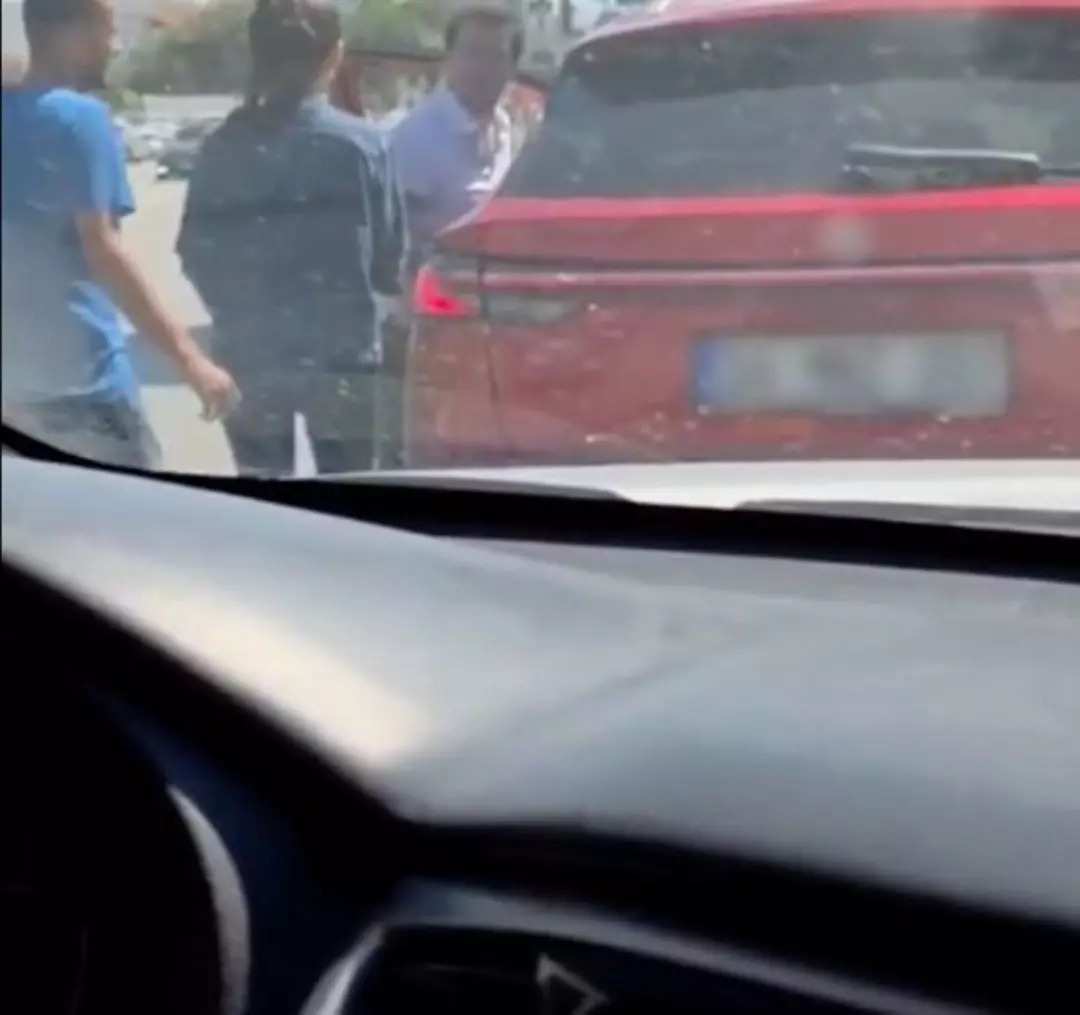 ilker-aksumun-trafik-kavgasi-sosyal-medyada-olay-oldu-sinirlerime-hakim-olamadim-ozur-dilerim-2