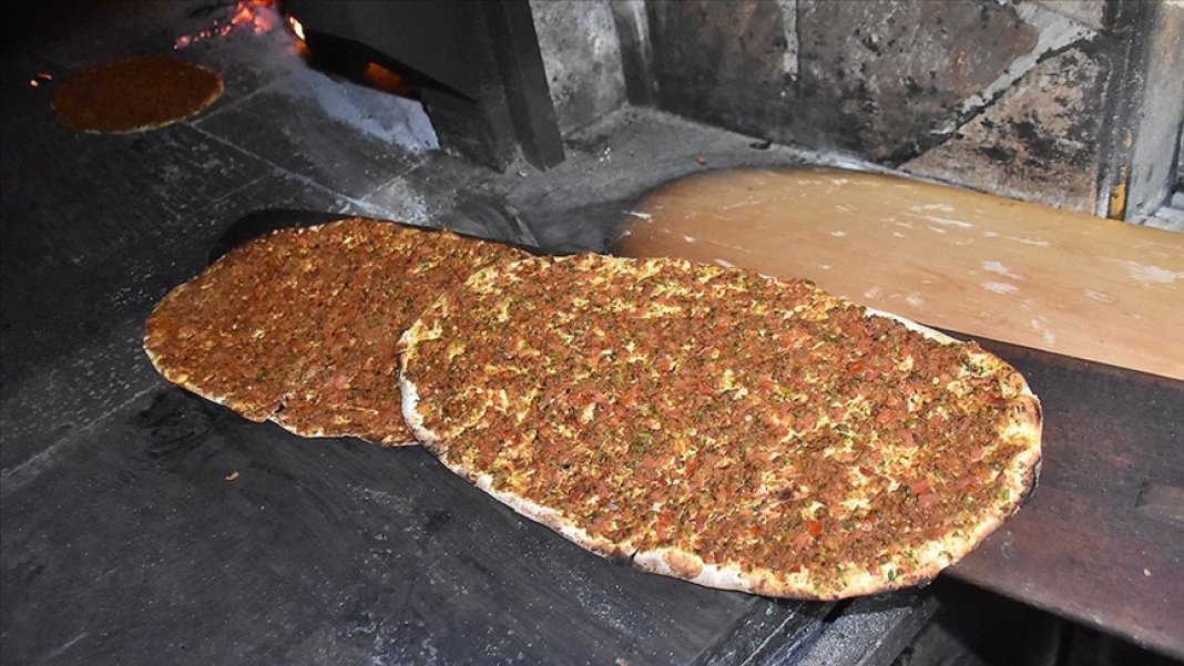 melek-mosso-lahmacun-tepki