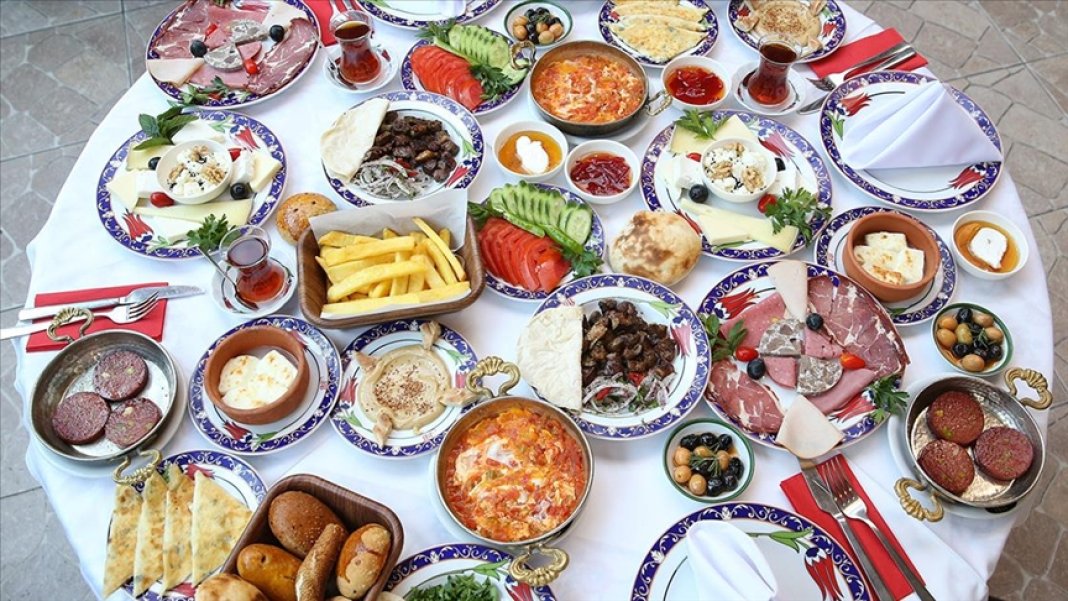 tahtini-kimse-alamadi-taste-atlas-acikladi-iste-dunyanin-en-iyi-kahvaltisi-bu-gurur-turkiyenin-3