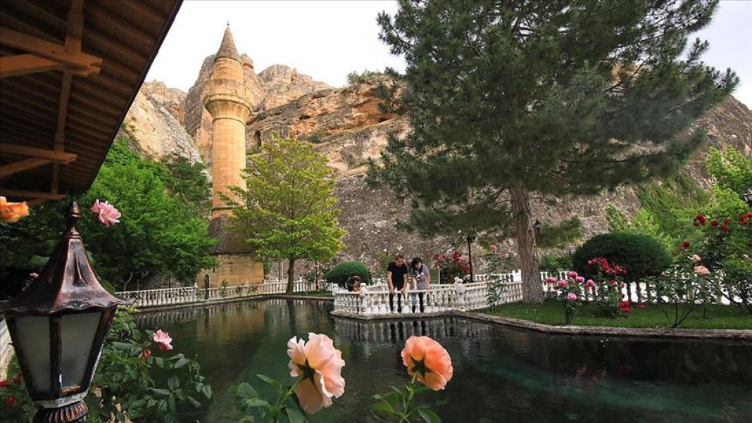 hem-tarih-hem-huzur-turkiyenin-yeni-manevi-turizm-gozdesi-1