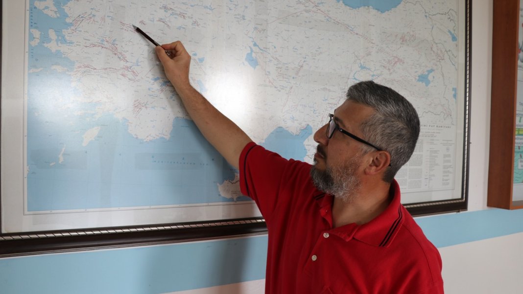 simavda-deprem-firtinasi-15-ayda-1-bin-250-sarsinti-kaydedildi-uzmandan-onemli-uyari-geldi-1-1280x853.jpg