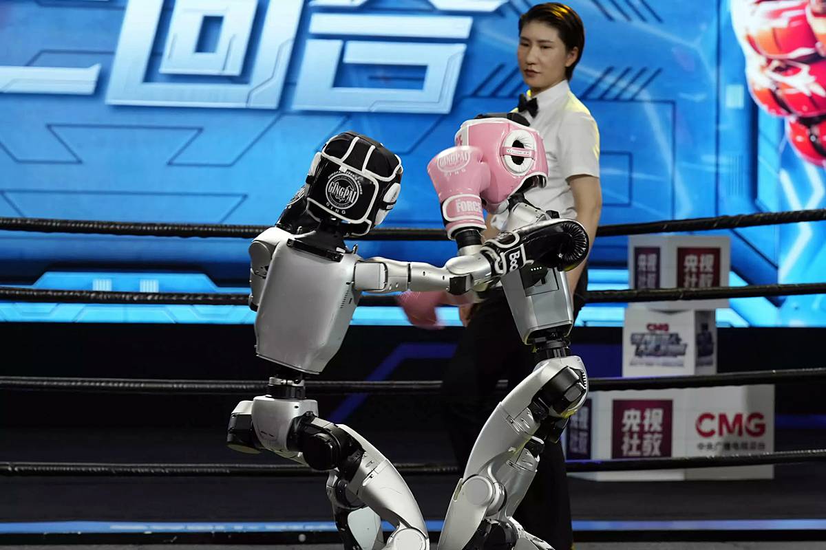insansi-robot-dovusu-turnuvasi-1.jpg