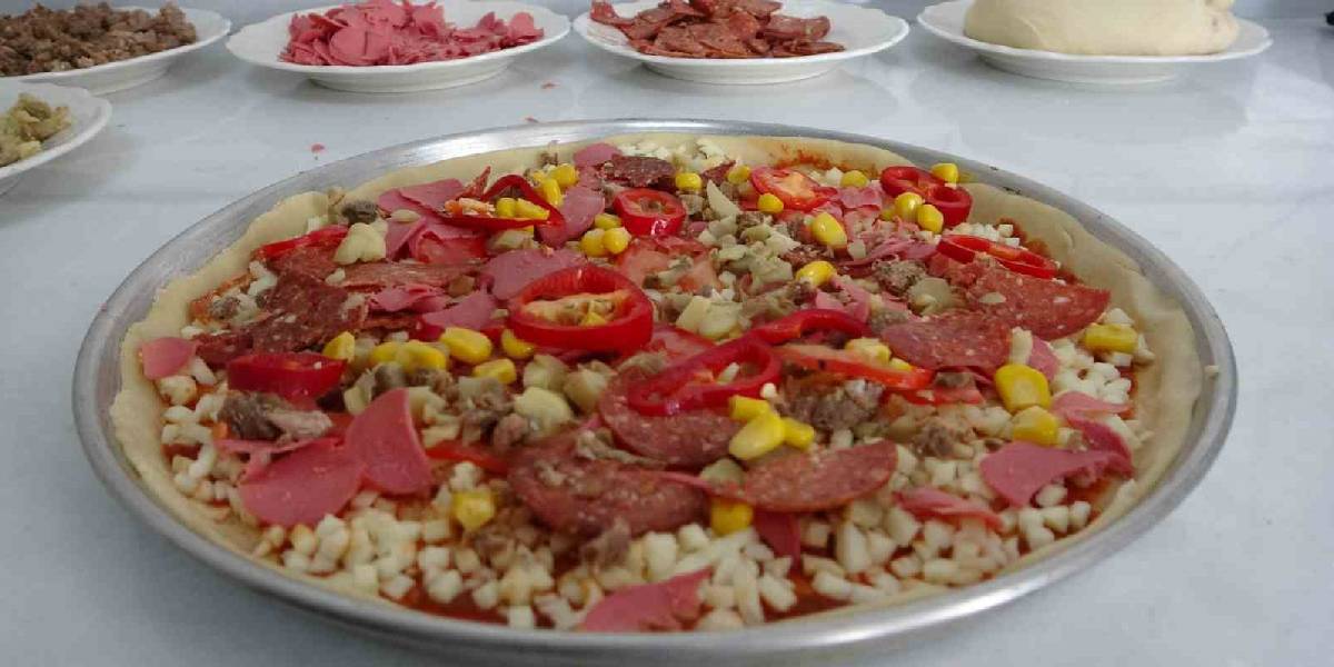 malatyada-uretilen-ince-hamurlu-pizzalar-buyuk-ilgi-goruyor-3.jpg