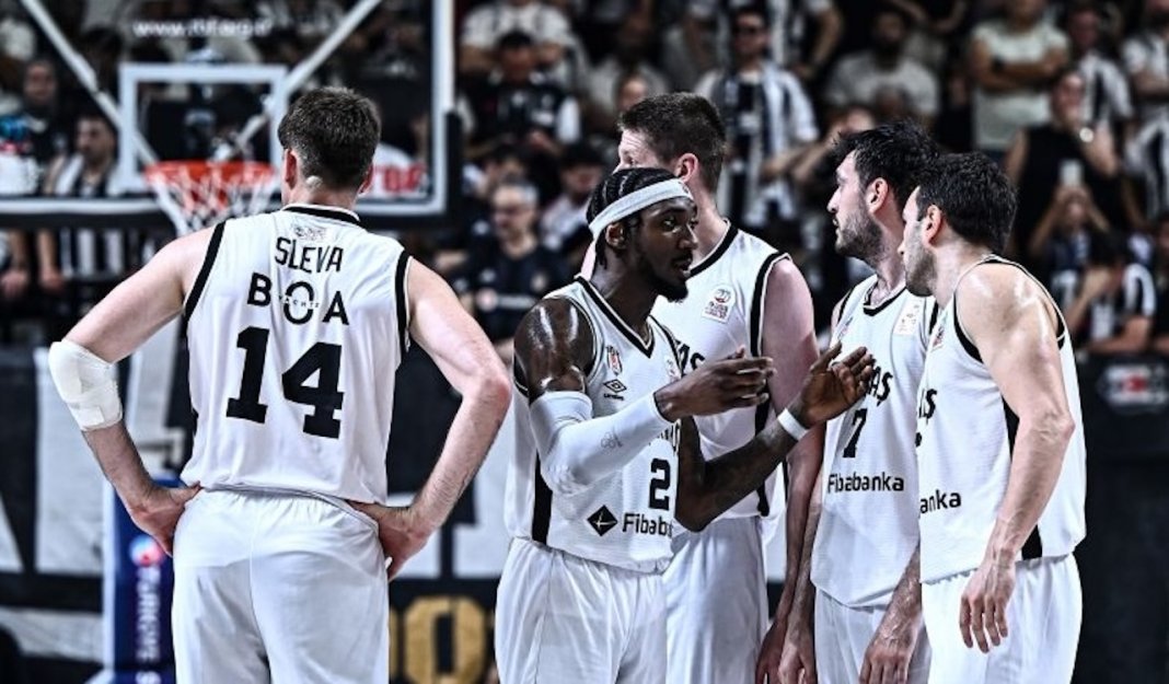 besiktas-fibabanka-anadolu-efes-980-000044-001.jpg