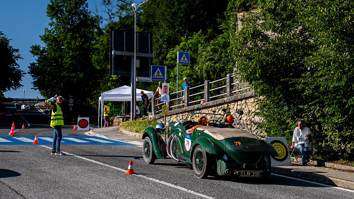 1000-miglia-ucuncu-etap-yesil-klasik.jpg
