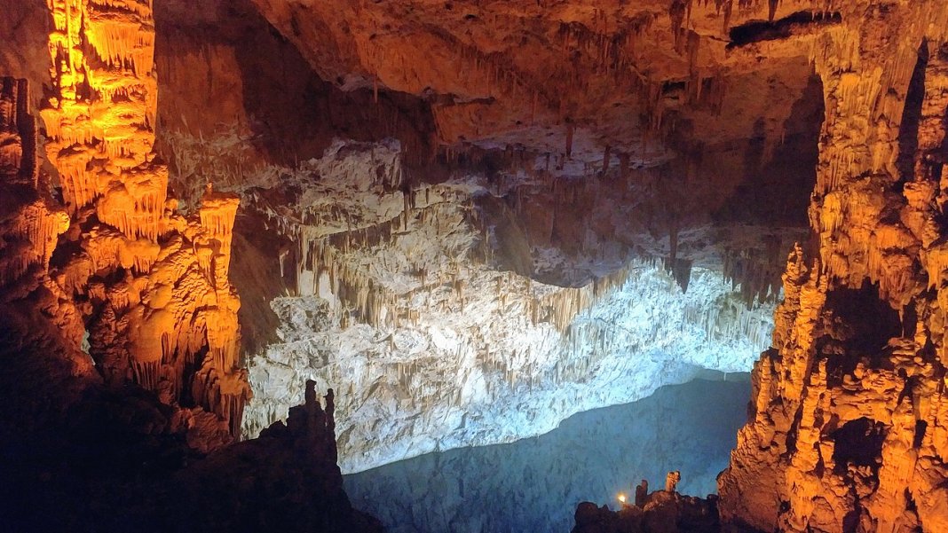 aynaligol-gilindire-magarasi.jpg