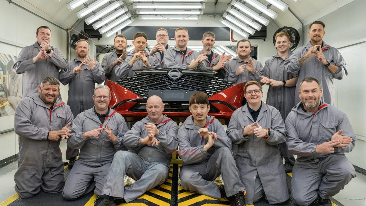 nissan-17-fabrika-ceo-espinoza-toplanti.jpg