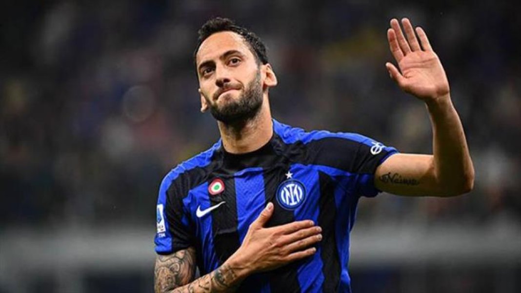 hakan-calhanoglu-galatasaray-icin-resti-cekti-birakin-evime-gideyim-1