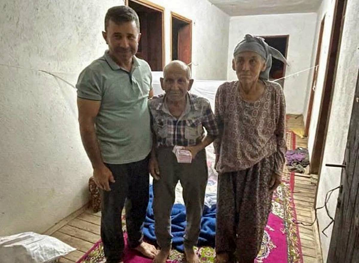 yanginda-80-bin-lirasini-kaybeden-yasli-adamin-parasi-yenisiyle-degistirildi-1