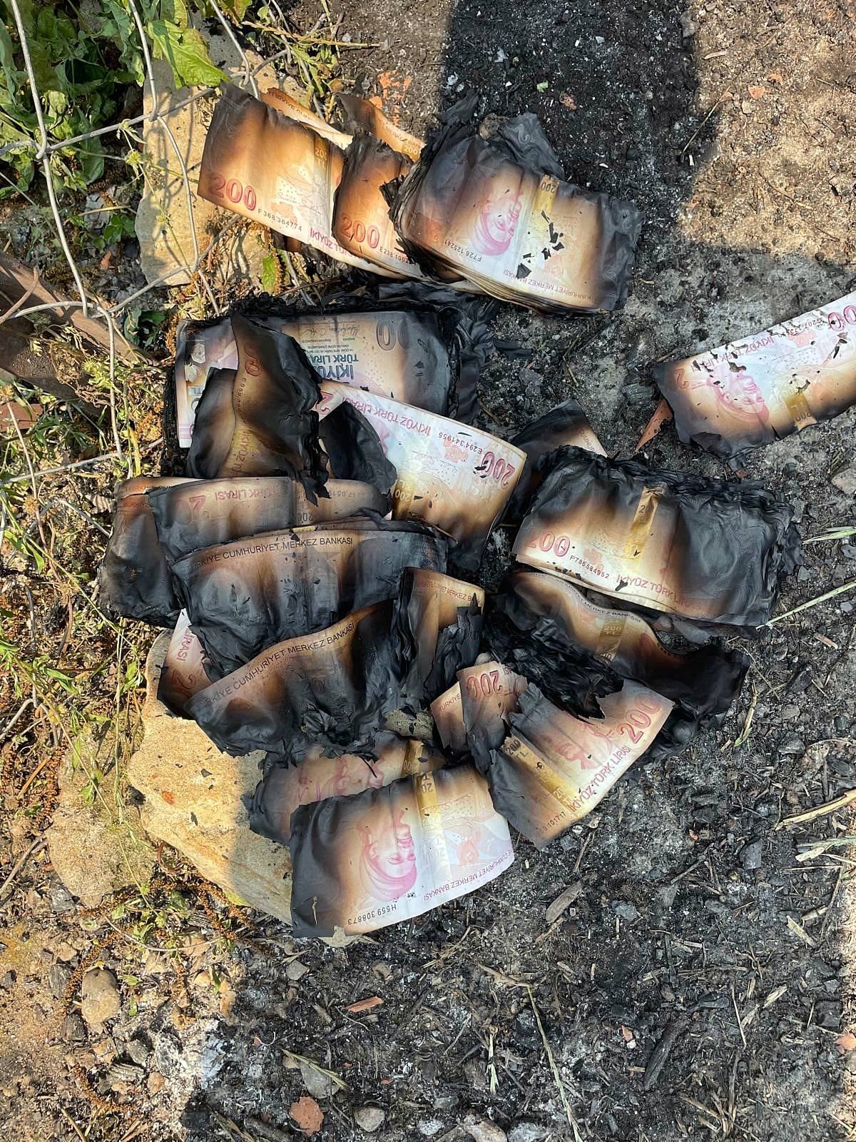 yanginda-80-bin-lirasini-kaybeden-yasli-adamin-parasi-yenisiyle-degistirildi-3