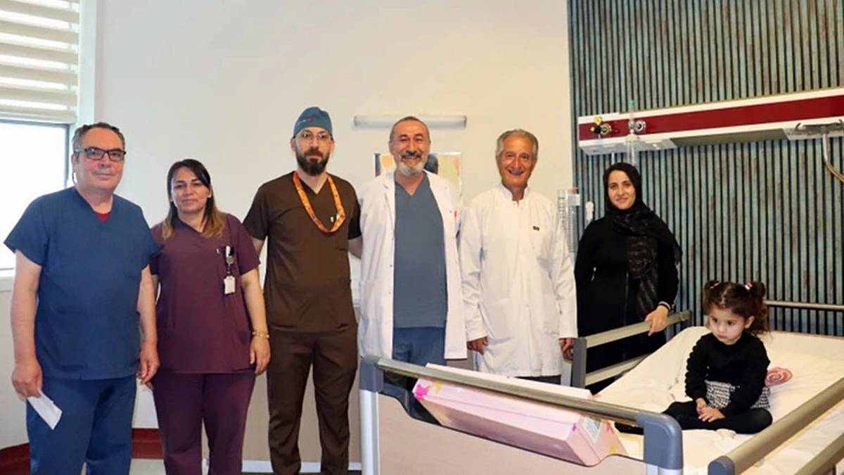 yemek-borusu-eriyen-kiz-1