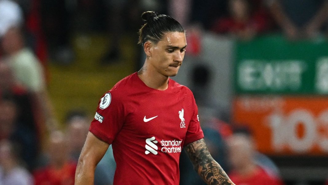 220816084616-nunez-red-card