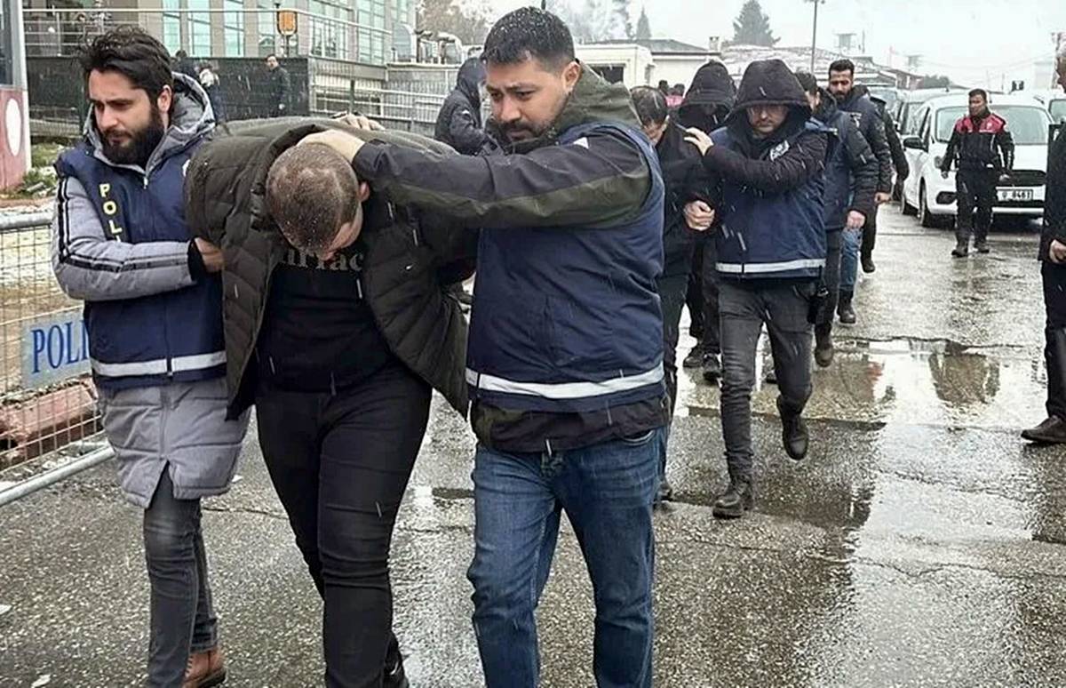 rambo-bicagiyla-aort-damarini-kesip-kalbini-cikardilar-1