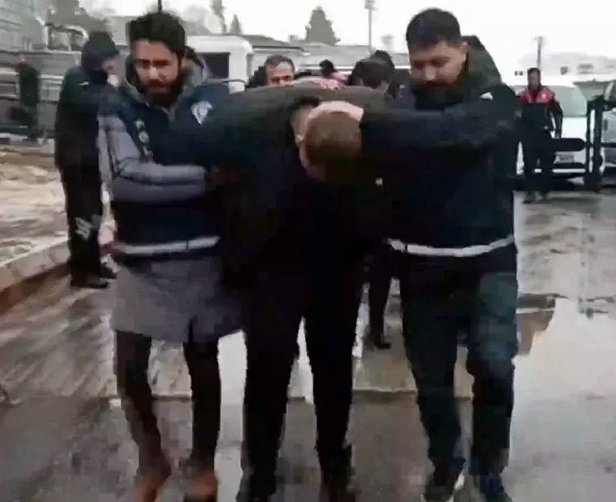 rambo-bicagiyla-aort-damarini-kesip-kalbini-cikardilar-2