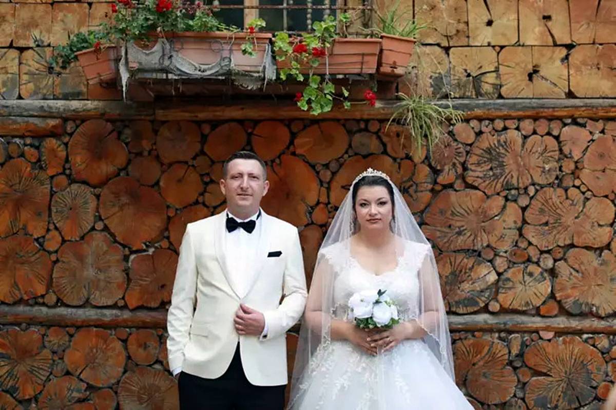 21-gun-once-evlendigi-esini-balkondan-atti-4