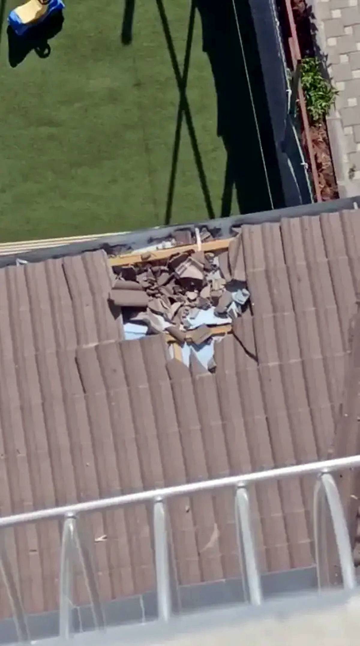 21-gun-once-evlendigi-esini-balkondan-atti-7