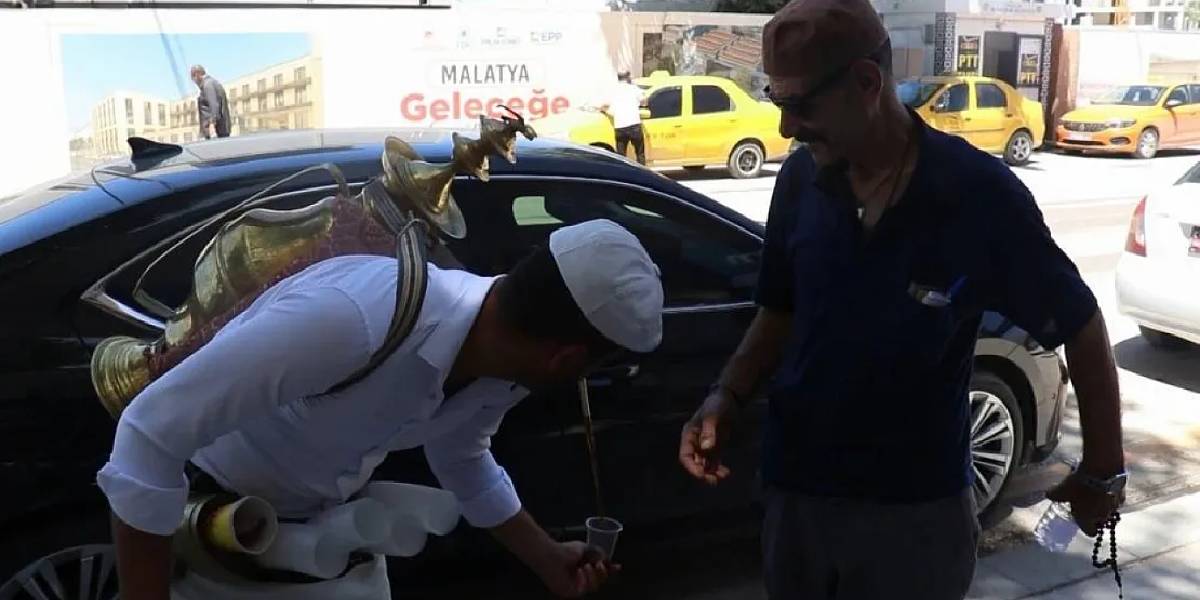 malatyalilar-meyan-koku-serbeti-ile-serinliyor-1