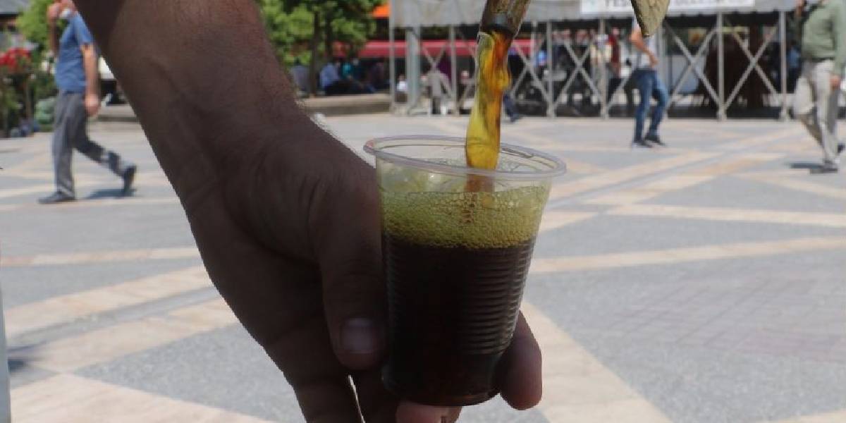 malatyalilar-meyan-koku-serbeti-ile-serinliyor-2