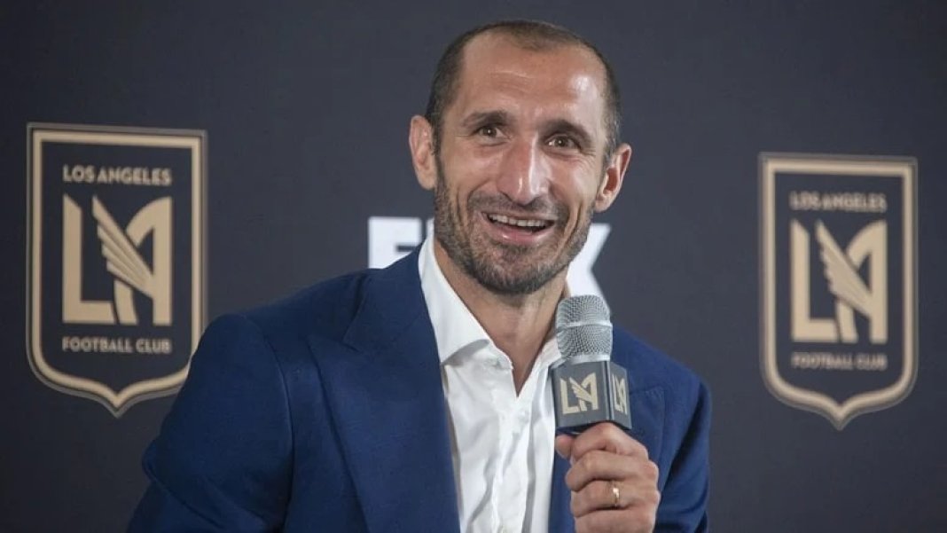 osimhen-bombasi-yalanlandi-juventus-net-konustu-3