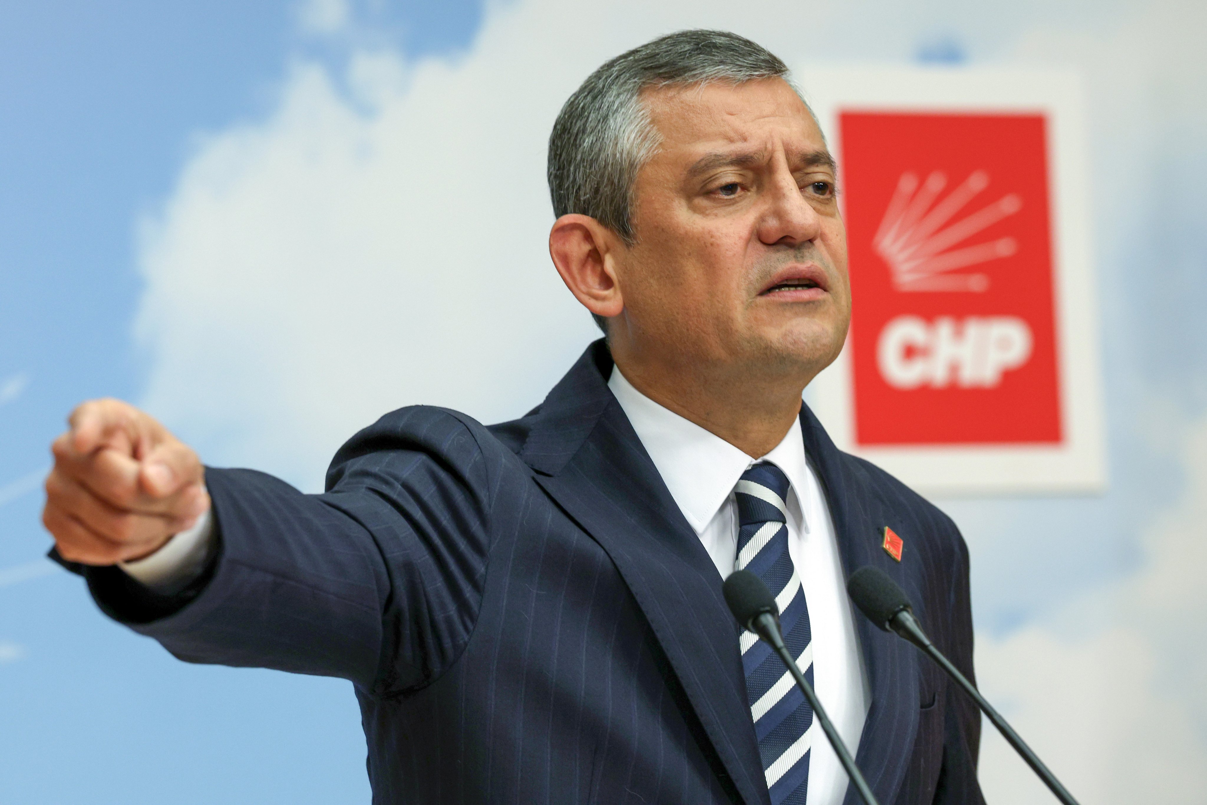 ozgur-ozel-2.jpg
