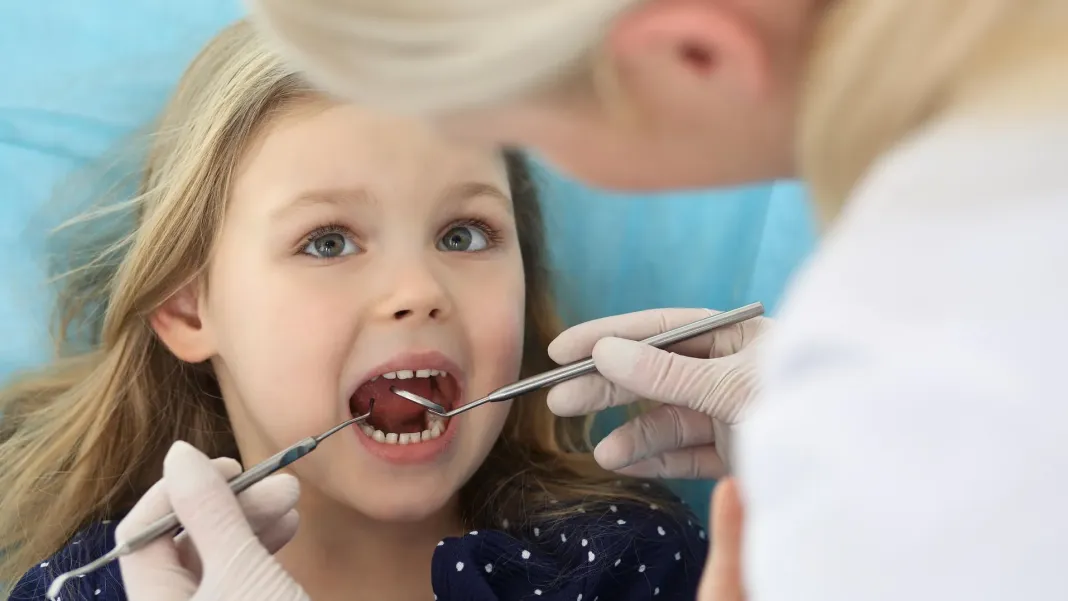 disleriniz-neden-kiriliyor-cocugunuzun-disleri-neden-gec-cikiyor-nedeni-sasirtabilir-1