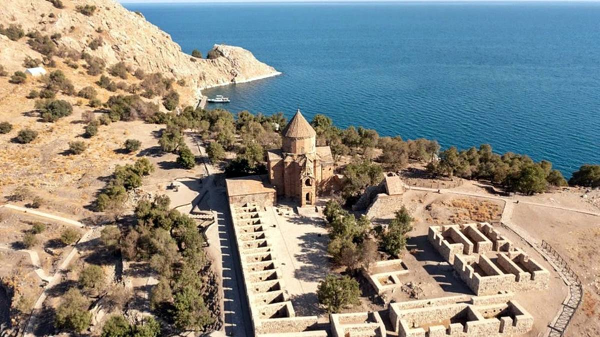 pablo-picasso-sergisi-van-1