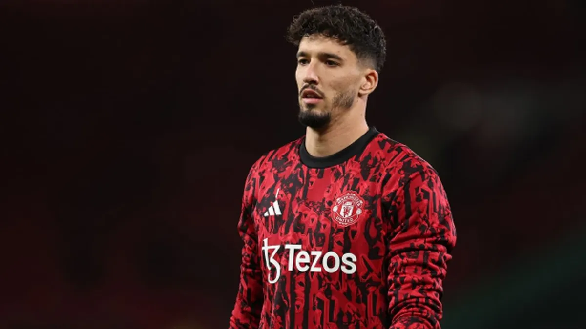 altay-bayindir-manchester-united-formasiyla-ilk-macina-cikiyor-mac-hangi-kanalda-jpg.webp