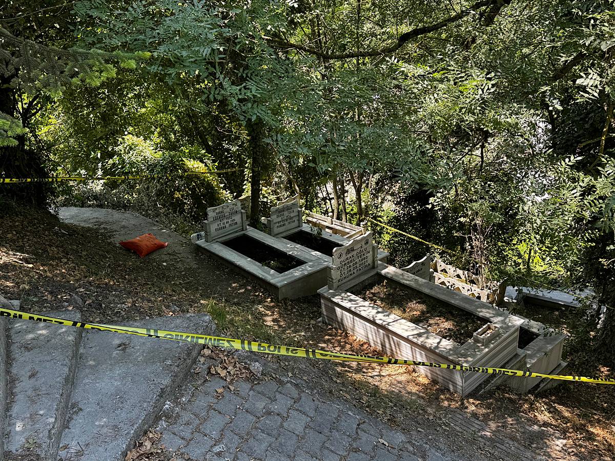 bartinda-mezardan-muska-ve-balmumu-bebek-cikti-1