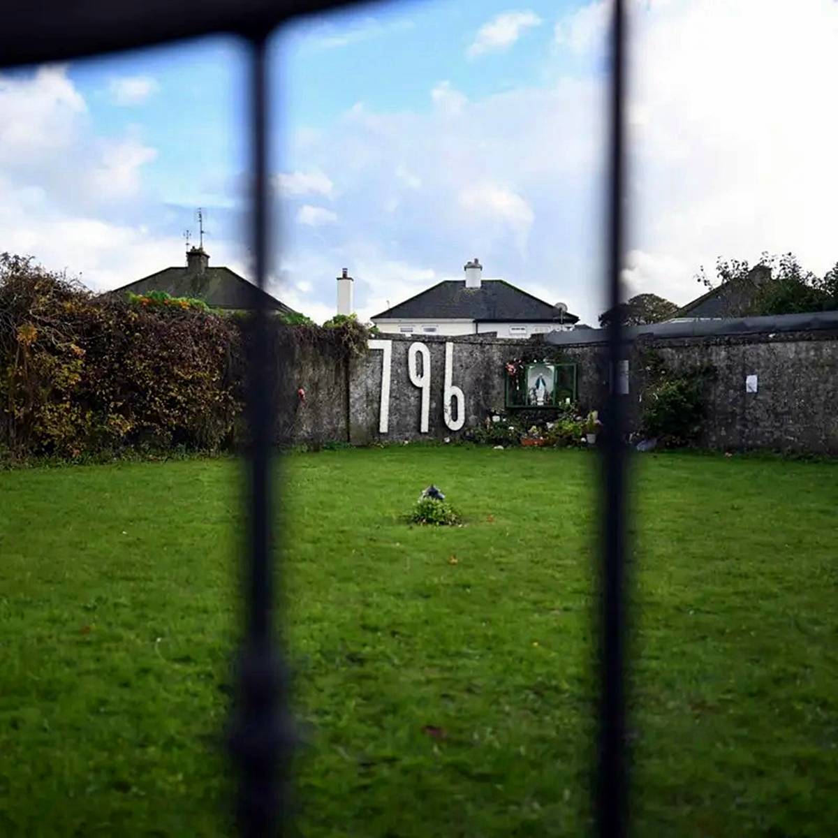 irlandada-bebek-toplu-mezari-bulundu-4