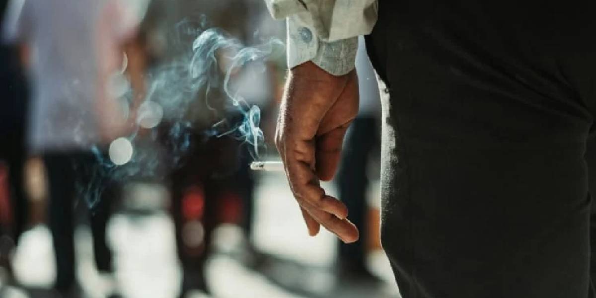 kamuya-acik-alanlarda-sigara-icme-yasagi-2