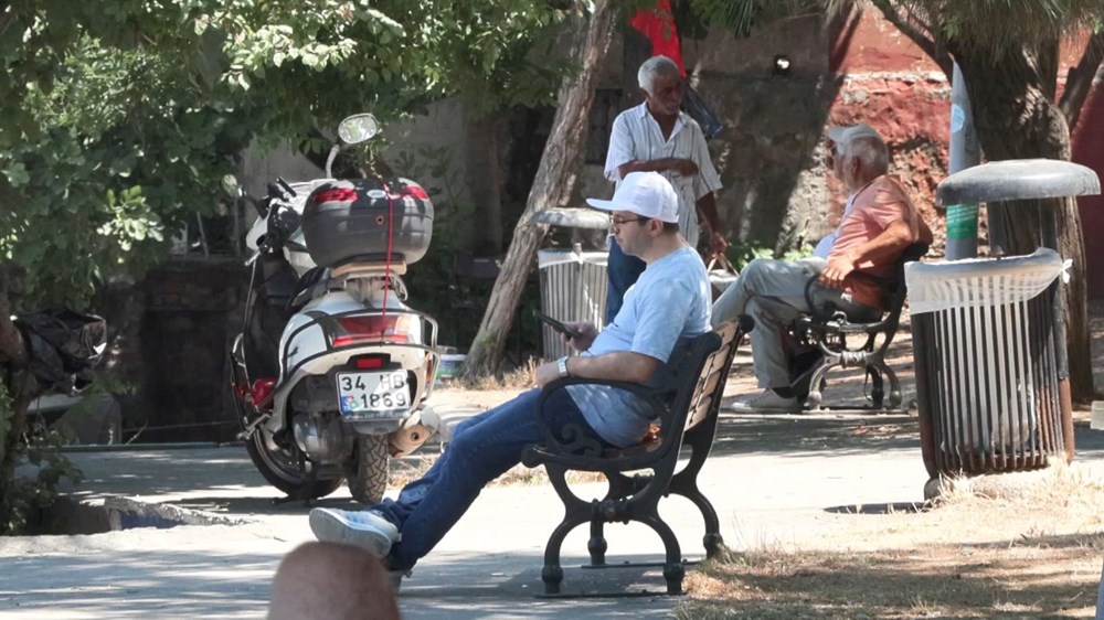 2zi12kpv30c0i-f9hcbz8q