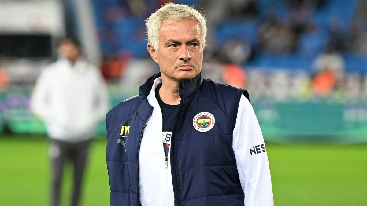 1200x675-fenerbahce-haberi-jose-mourinhodan-carpici-aciklamalar-sampiyon-olamasam-da-1731157054711.jpg