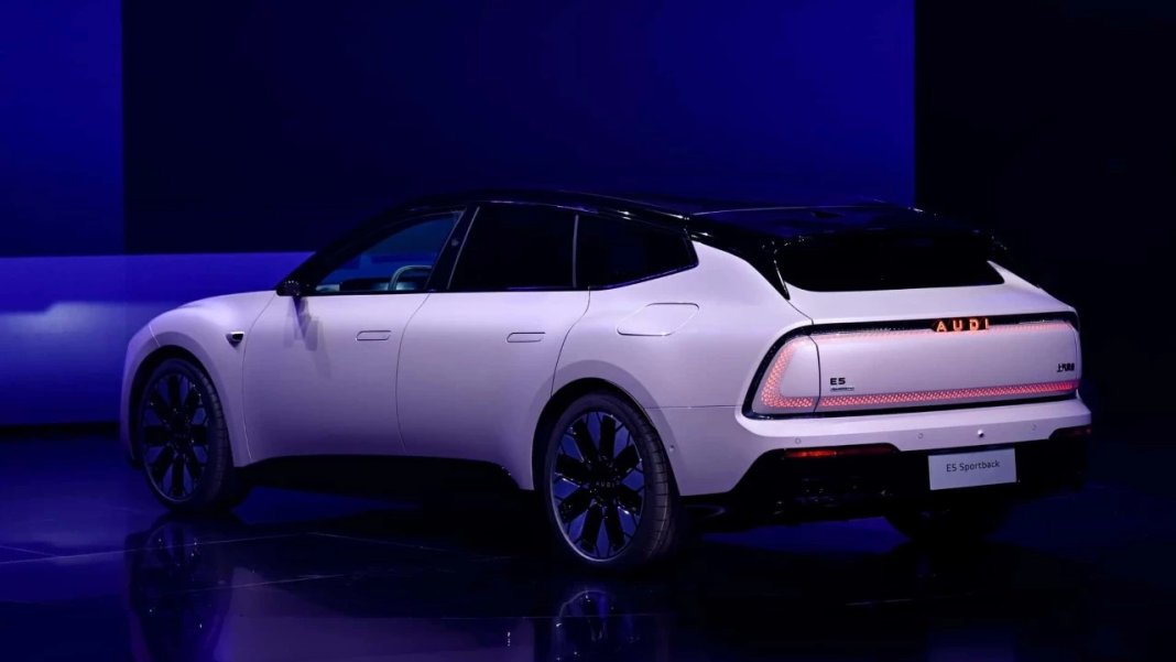 sarj-derdini-tarihe-gomen-otomobil-audiden-yeni-canavar-e5-sportback-10-dakikada-370-km-menzil-1