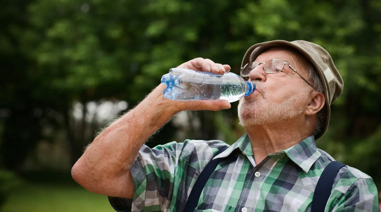 yaslilarda-su-tuketimi