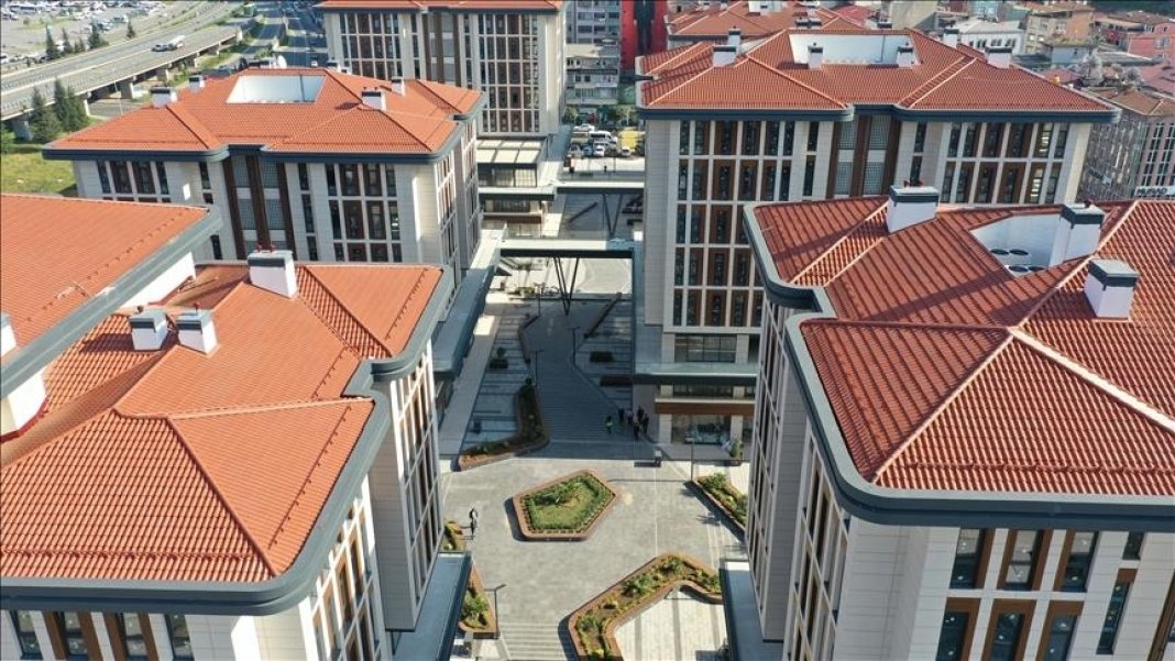 kucuk-birikimler-ev-sahibi-yapar-mi-ekonomist-emre-basarandan-emlak-konutun-payli-ev-kampanyasina-dev-analiz-3.jpg