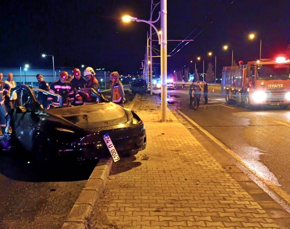 malatya-ikiye-bolunen-tesla-kazasi-1.jpg