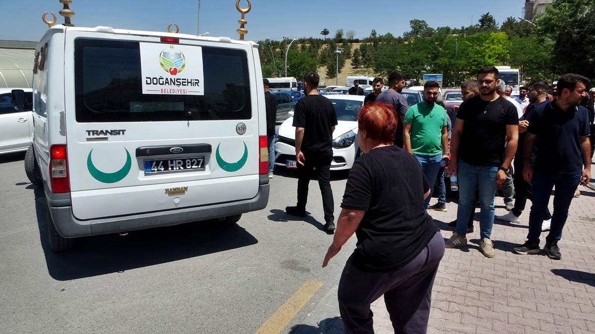 malatya-ikiye-bolunen-tesla-kazasi-10.jpg