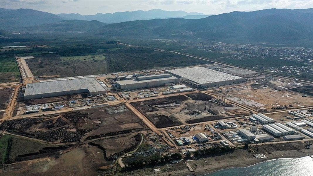 toggda-sok-iddia-200-isci-kapinin-onune-konuldu-esyalarimizi-bile-alamadik-kapida-polisler-bekliyor-1.jpg