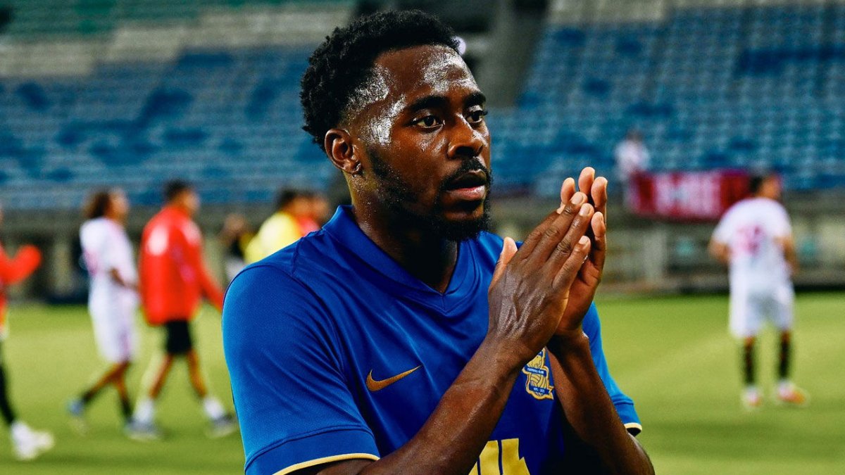 osayi-samuel-yeni-takimiyla-ilk-kez-sahnede-o-paylasim-olay-oldu-17523909414438-1